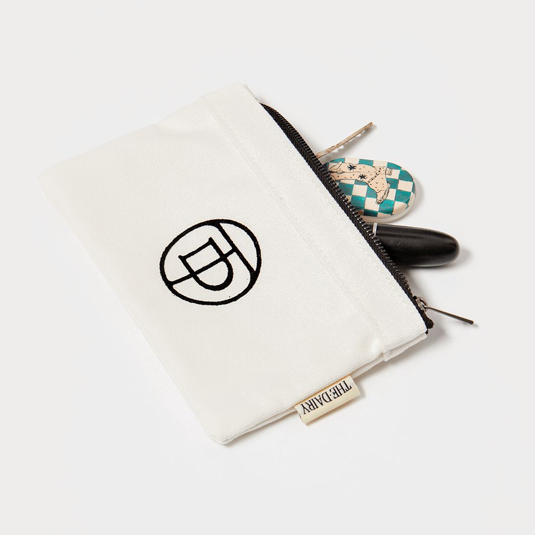 Stylish and functional zipper bag with a sleek design, perfect for organizing your essentials